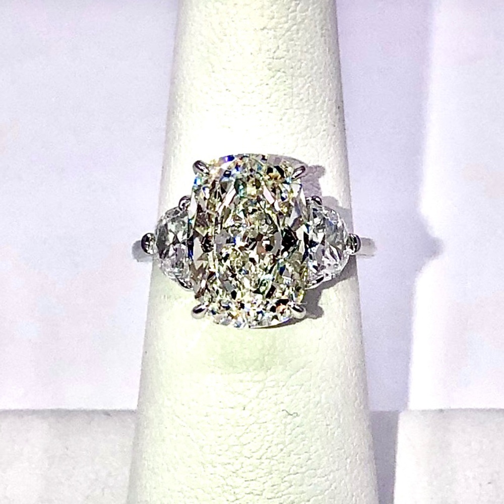 15.76 ct. Elongated Cushion Cut Pale Champagne & Trillion Cut White Diamond Ring - Picture 8 of 16